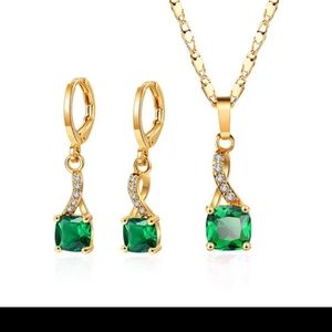 Elegant Gold and Green Jewelry Set
